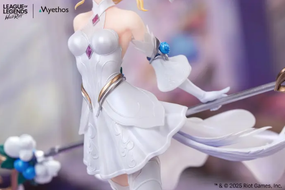 Gift+ League of Legends: Wild Rift Crystal Rose Lux 1/8 Scale Figure